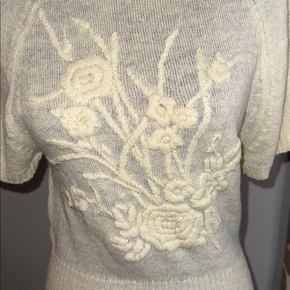 Lulumari Floral Embroidered Short Sleeve Turtleneck Sweater SZ Small - Picture 2 of 7